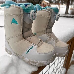 Burton White and Blue Snowboarding Boots Quick-Lace System